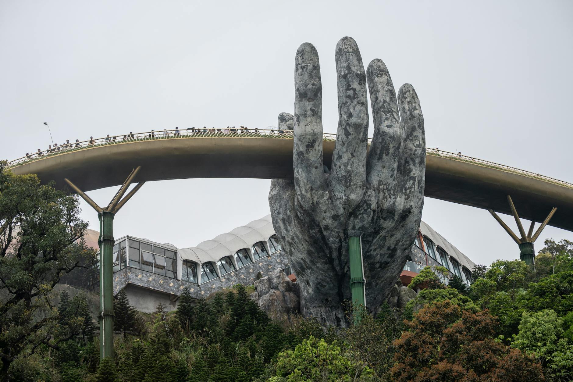 Logo miasta Terespol z informacją o dotacjach na inicjatywy kulturalne dla lokalnych twórców i społeczności.